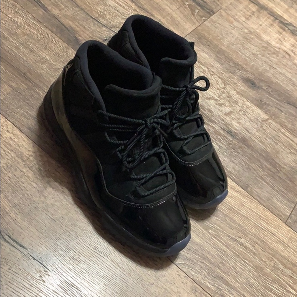 Cap & Gown Retro 11